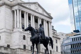 Английската централна банка задържа лихвите, но намалението остава далеч