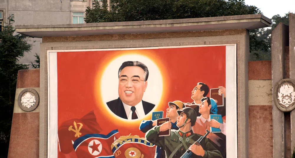Северна Корея чества 105-та годишнина на "бащата на нацията"