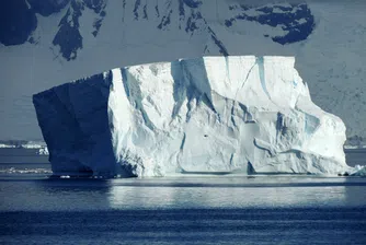 Антарктида се топи с 200 милиона тона на година