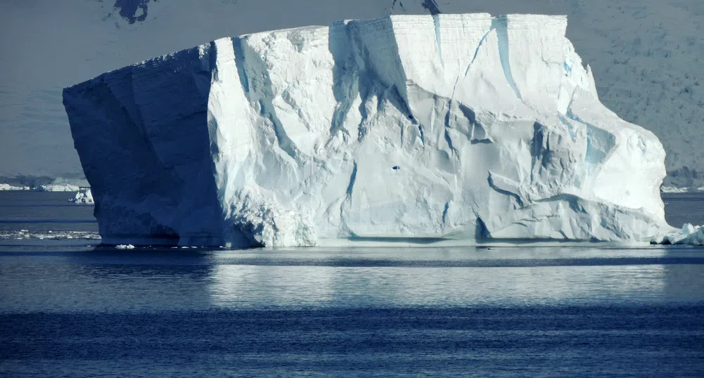 Антарктида се топи с 200 милиона тона на година