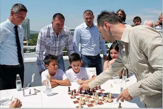 Шахматният двубой на Топалов с братя Пулеви с номинация