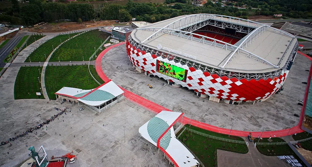 Футболните стадиони в Русия