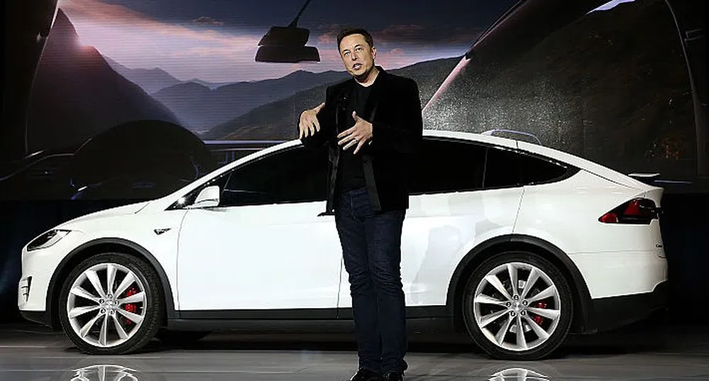 Отчетеният спад на печалбата удари акциите на Tesla и други производители