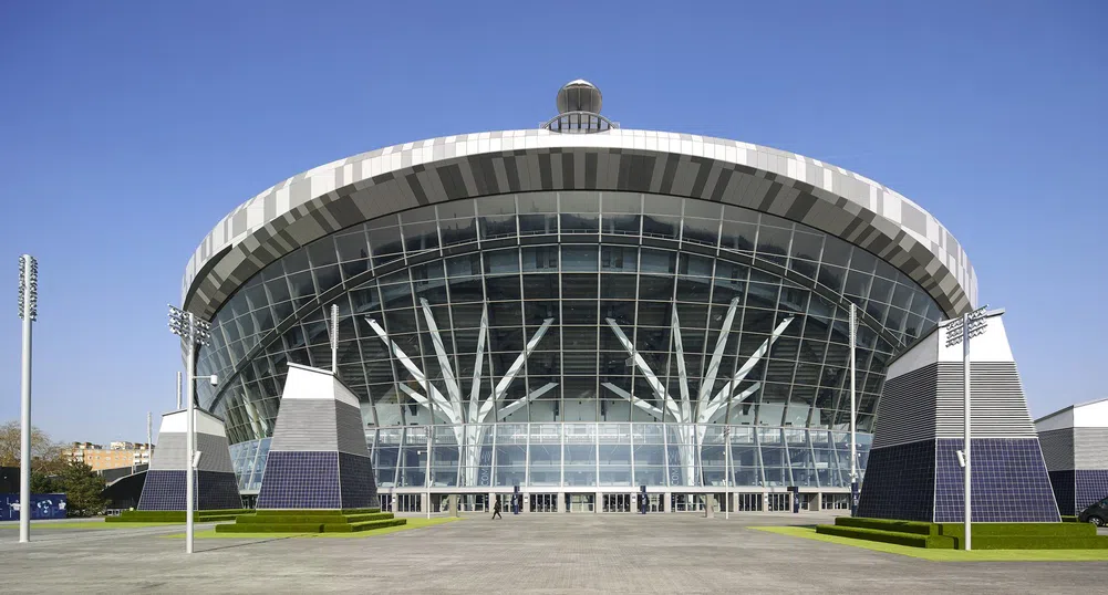 Седем футуристични стадиона, проектирани от известни архитекти