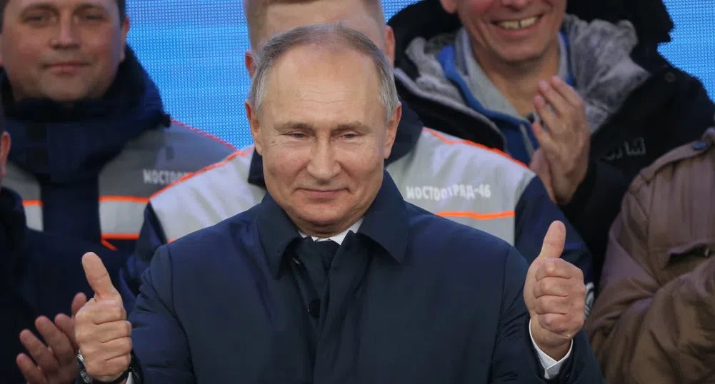 Путин "умее да поднася изненади", пристигна на визита в Крим