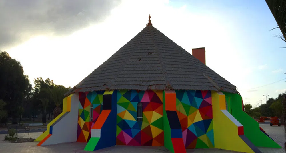 Уличен художник трансформира фасадата на мароканска църква
