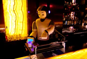 Бармани-роботи превземат корейските нощни заведения