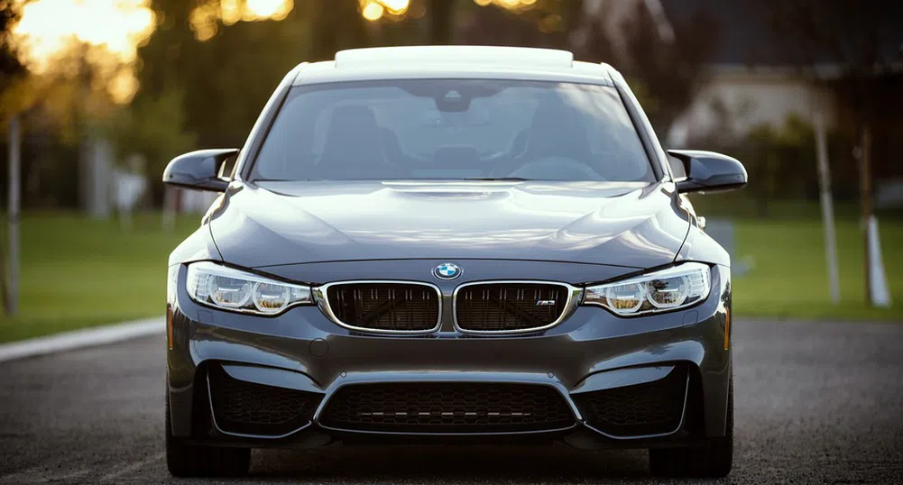 BMW очаква спад в печалбата от 10%, готви съкращения на разходите
