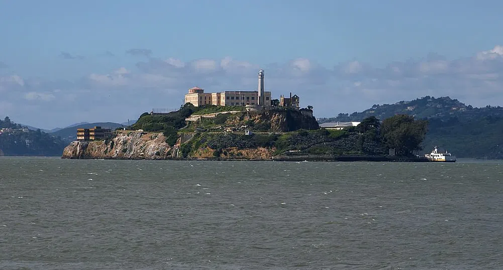 Екскурзията до най-известния затвор вече включва и втори остров