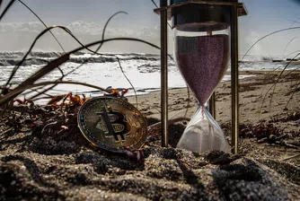 Биткойнът поевтиня с близо 7% до 60 000 долара