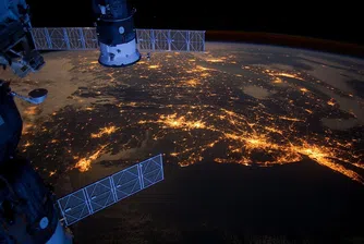 Илон Мъск създава мрежа от сателити около Земята
