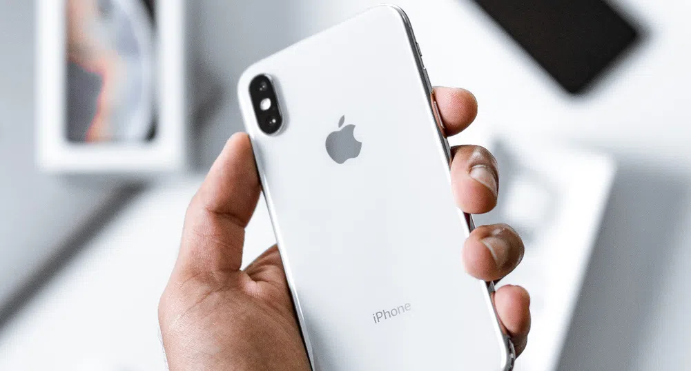Apple съкращава производството на iPhone SE