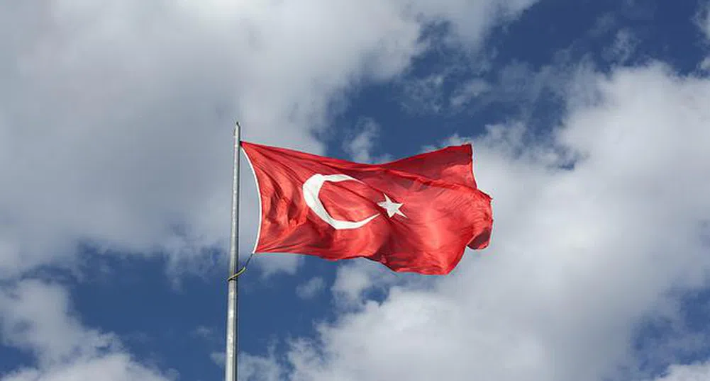 Турската централна банка понижи изненадващо лихвата до 13%