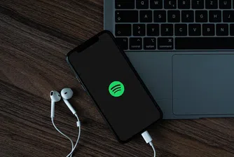 Spotify наруши мълчанието около скандала с подкаста на Джо Роган