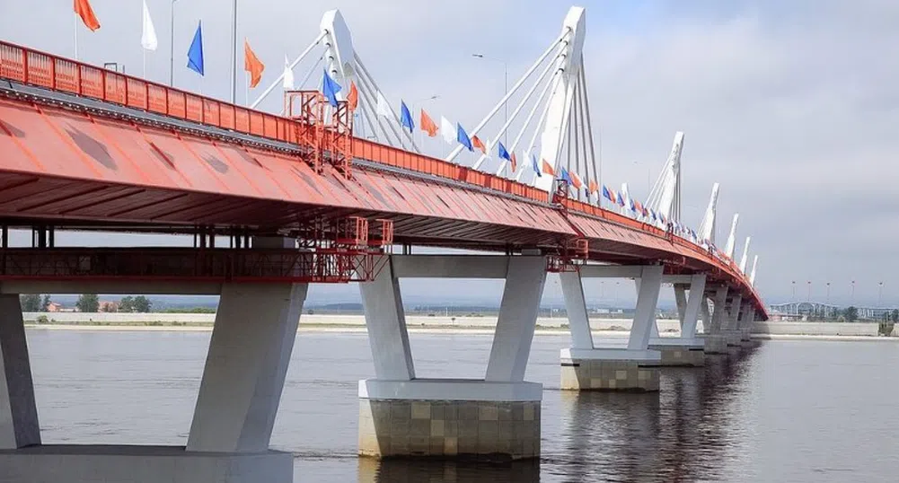 Откриха първия автомобилен мост между Русия и Китай