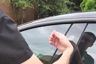 Собственик на Tesla си имплантира чип, за да я отключва с ръка