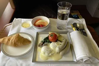 Мъж публикува в Instagram само снимки на самолетна храна