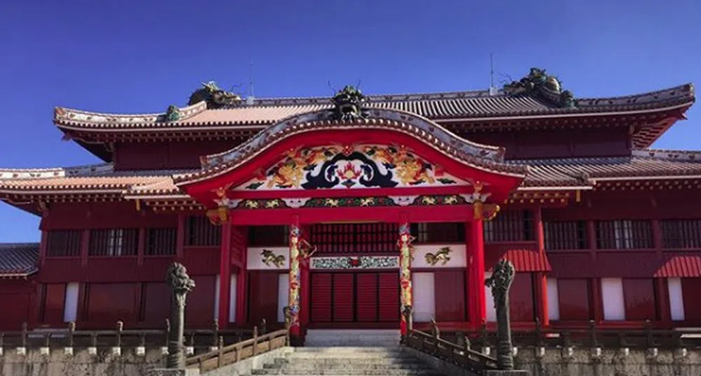 Японски дворец на векове изгоря напълно при пожар (видео)
