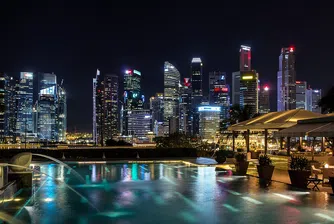 Сингапур слага проследяващи устройства на пътуващите