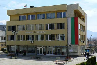Кметът на Симитли и още 10 души са под карантина