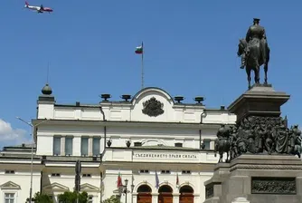 Депутатите ще заседават само два дни от седмицата