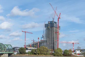 Най-високата сграда в Хамбург като символ на строителната криза в Германия