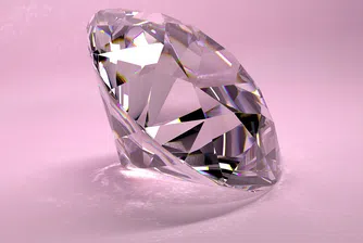 Продадоха на търг изключително рядък виолетово-розов диамант (снимки)
