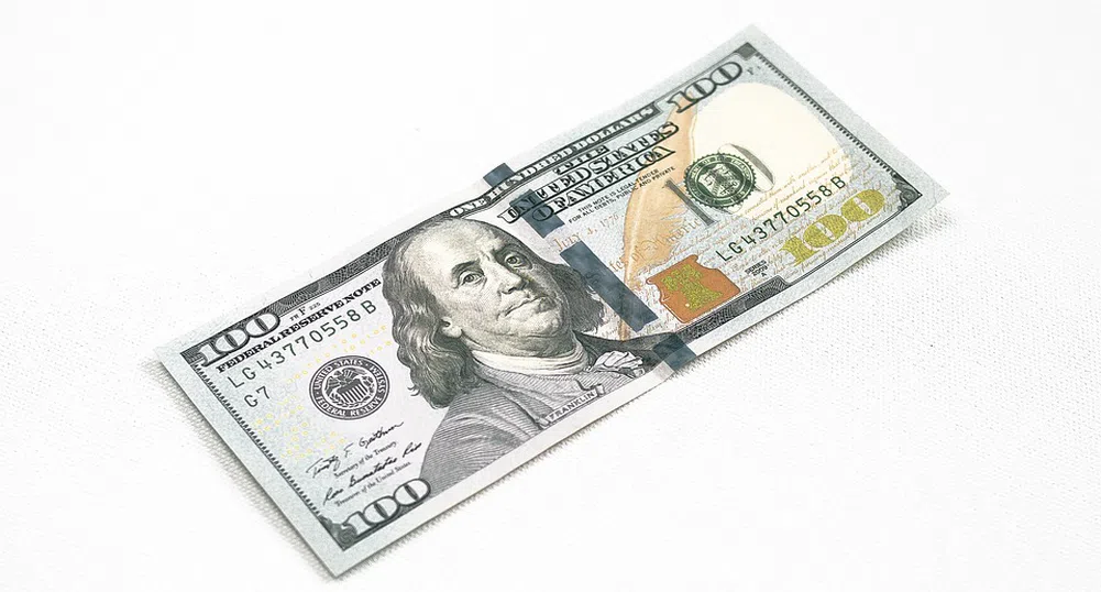 Доларът близо до 3-месечни върхове след протокола от срещата на Фед