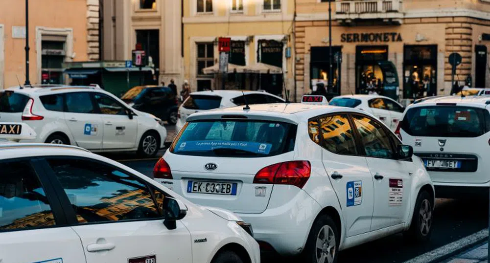 Таксиметровите шофьори в Италия са алчни. Ето как да не ви измамят