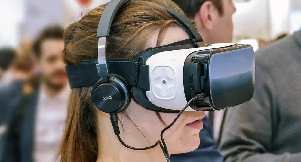 Facebook патентова очила за добавена реалност