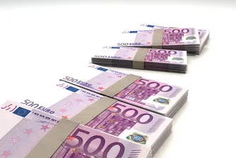 Сривът при турската лира дърпа еврото надолу