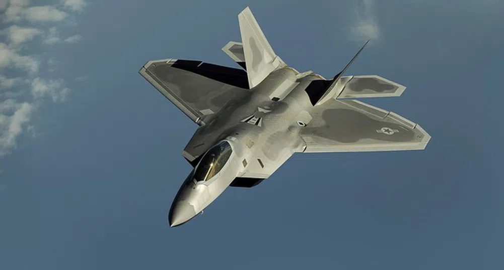 Американски F-22 свали “неидентифициран обект”, летящ над Аляска
