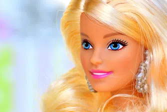 На 60 г. без нито една бръчка: историята на най-популярната кукла