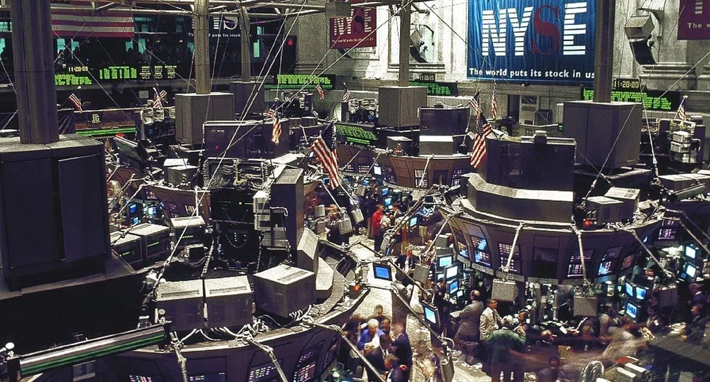 Паниката се завърна на пазарите, Dow с най-силен спад от 1987 г.