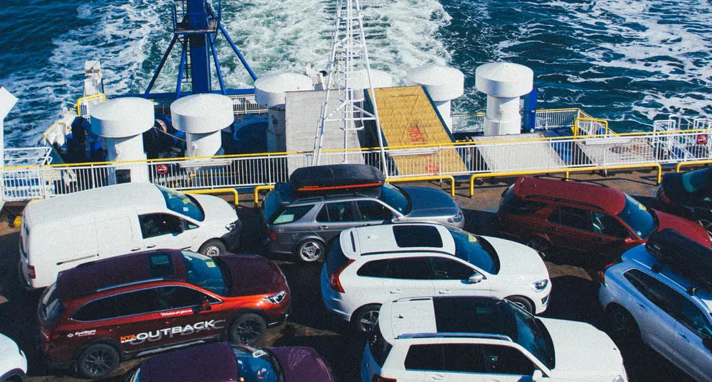 Кораб с 4000 луксозни автомобили на борда потъна край Азорските острови