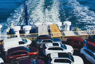 Кораб с 4000 луксозни автомобили на борда потъна край Азорските острови