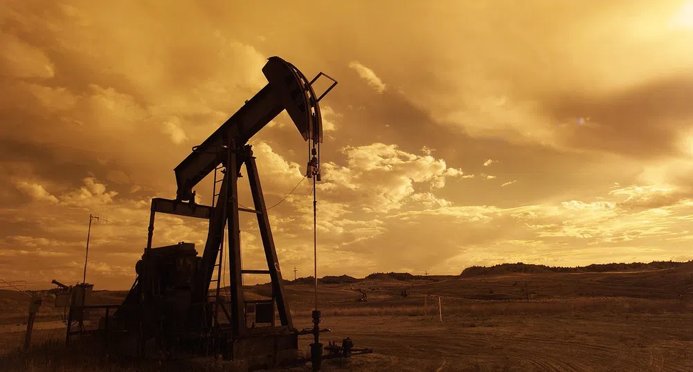 Цената на щатския суров петрол падна под 50 долара за барел