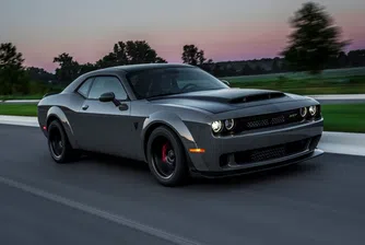 Редкият Dodge Challenger Demon отнесе три паркирани коли
