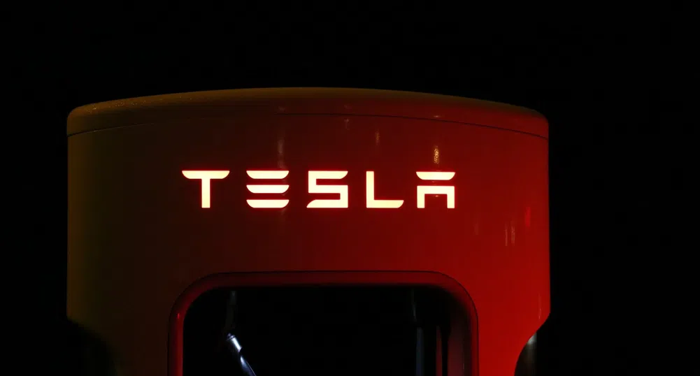 Акциите на Tesla поевтиняват с над 10% преди началото на сесията