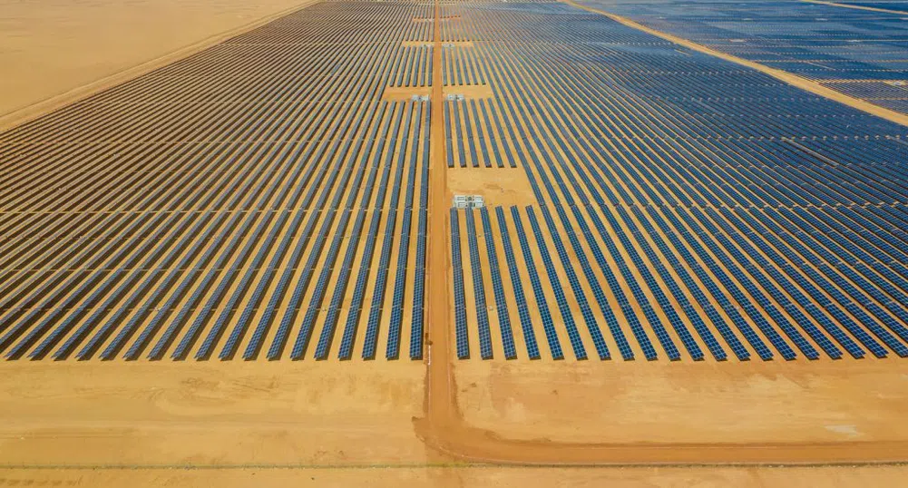 Най-голямата в света соларна ферма заработи в ОАЕ