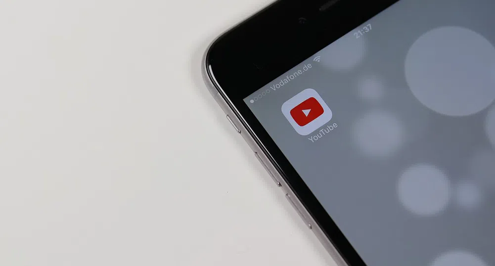 YouTube ще сваля видеоклипове с антиваксърско съдържание