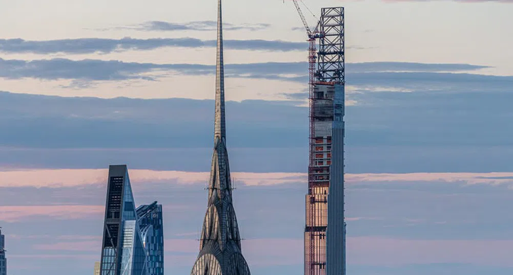 Най-тънкият небостъргач е пред завършване