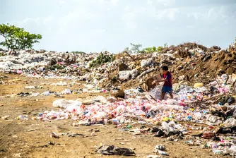 Изхвърляме пет пъти теглото на НДК в текстилни отпадъци годишно