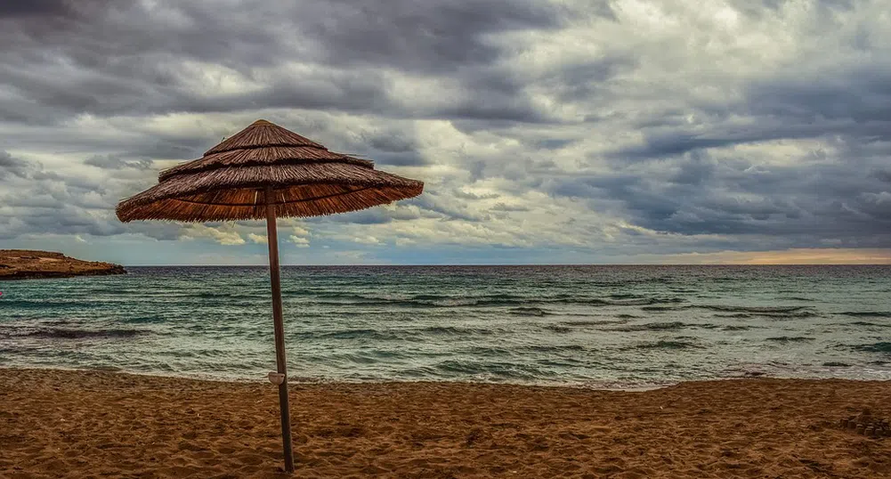 Цените на чадъри и шезлонги на плажове по Южното Черноморие