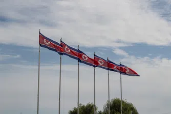 Северна Корея изпрати служители в офиси на работа на полето