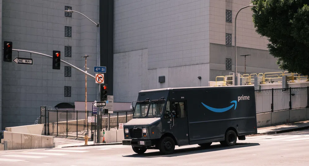 Amazon инсталира „зловещи“ AI камери, за да следи още повече куриери