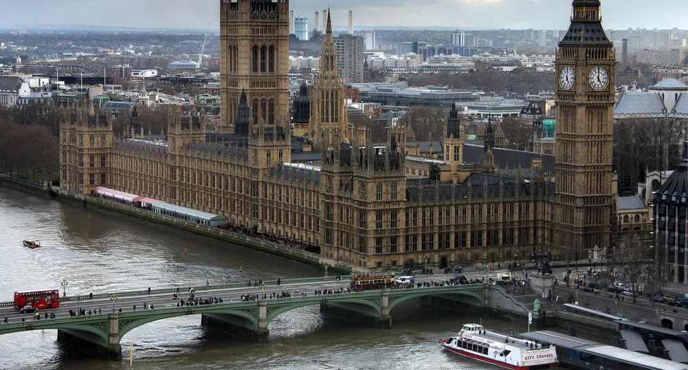 Британският парламент спира работа заради пандемията