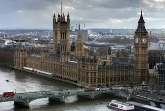 Британският парламент спира работа заради пандемията