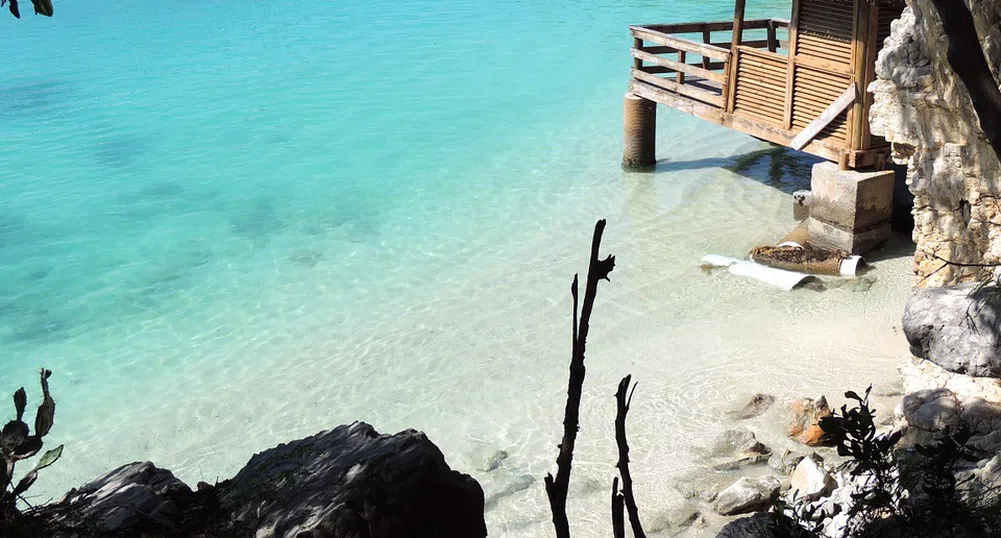 Airbnb праща петима доброволци за два месеца на Бахамите