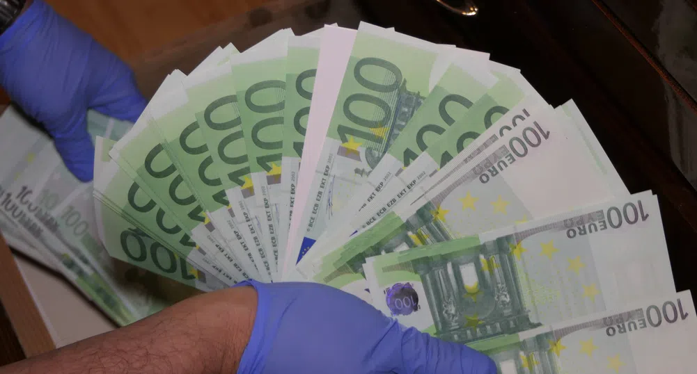 Разбиха печатница за фалшиви пари, иззеха 11 млн евро и $1.7 млн